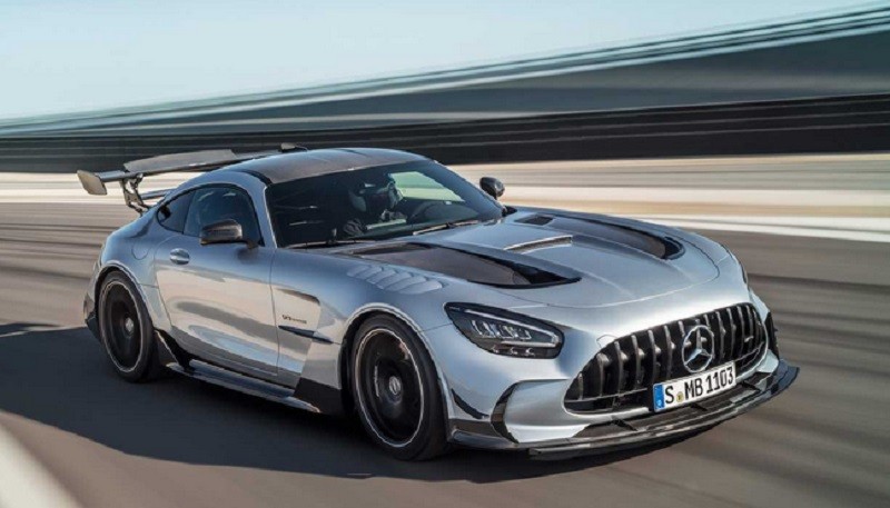 Mercedes-Benz AMG GT Black Series Meluncur Gendong 720 Tenaga Kuda