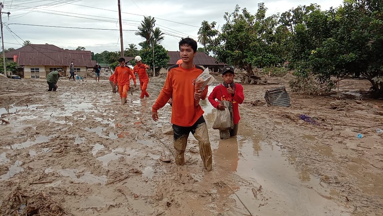 Update: 24 Ditemukan Tewas dalam Banjir Bandang di Masamba Luwu Utara