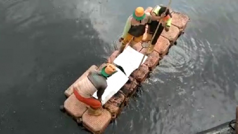 Dikira Boneka, Petugas Kebersihan Temukan Mayat di Kali Mookevart Kalideres