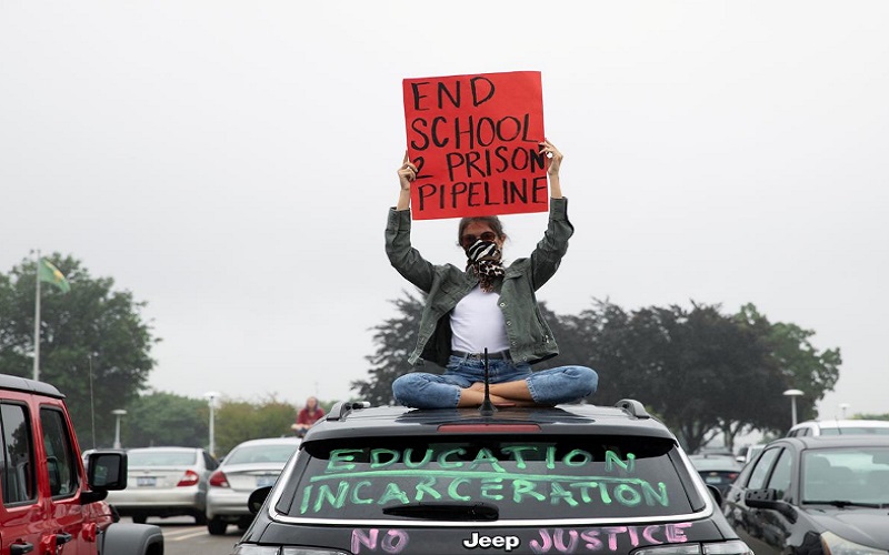 Temannya Dipenjara karena Tak Kerjakan PR Online, Ratusan Pelajar di Detroit Demo