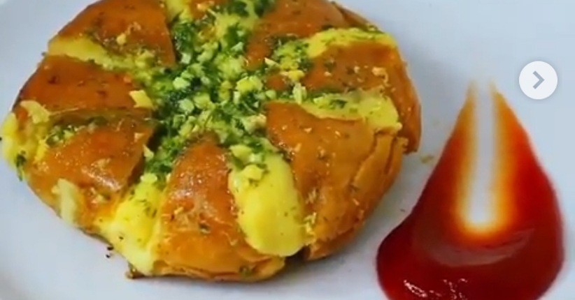 Cara Membuat Cheese Garlic Bread yang Lagi Viral, Bisa Pakai Roti Burger
