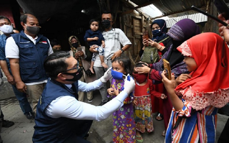 Sebelum Sanksi Berlaku, Pemprov Jabar Bagikan Jutaan Masker Gratis untuk Warga