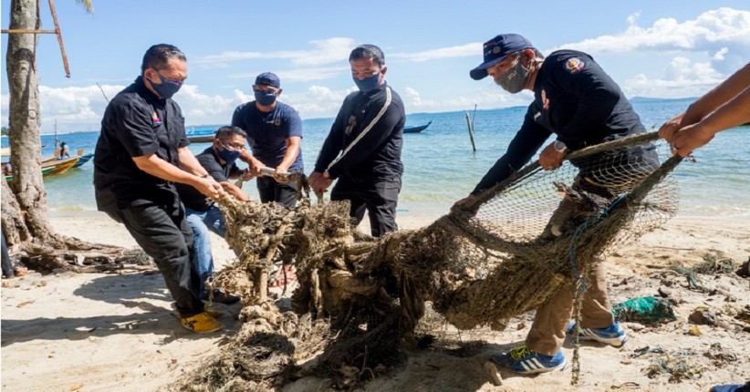 Sambut Wisatawan saat New Normal, Kepulauan Riau Bersih-Bersih Pantai