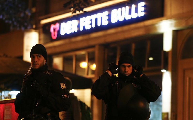 Polisi Diserang saat Bubarkan Keributan di Pesta Corona, 39 Orang Ditahan