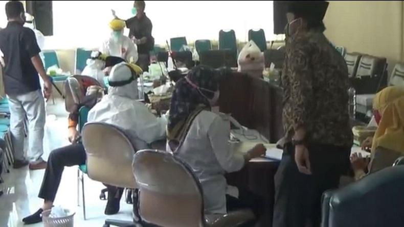 Antisipasi Penyebaran Covid-19, 30 Anggota DPRD Probolinggo dan Staf Swab Test