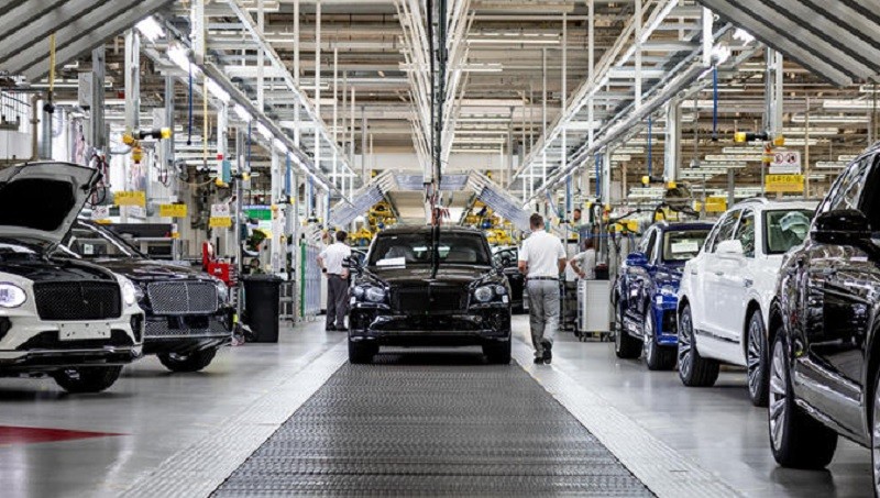 Bentley Kembali Produksi SUV Bentayga usai Pandemi Covid-19