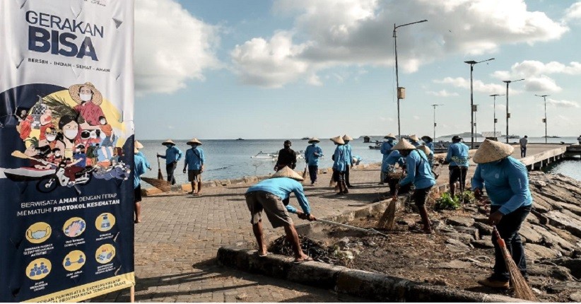 Sambut Wisatawan Era New Normal Pantai Depok Pekalongan Mulai Bersih-Bersih
