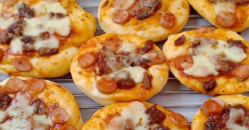 Resep Membuat Pizza Mini dengan Taburan Mozarela, Lembut dan Gurih