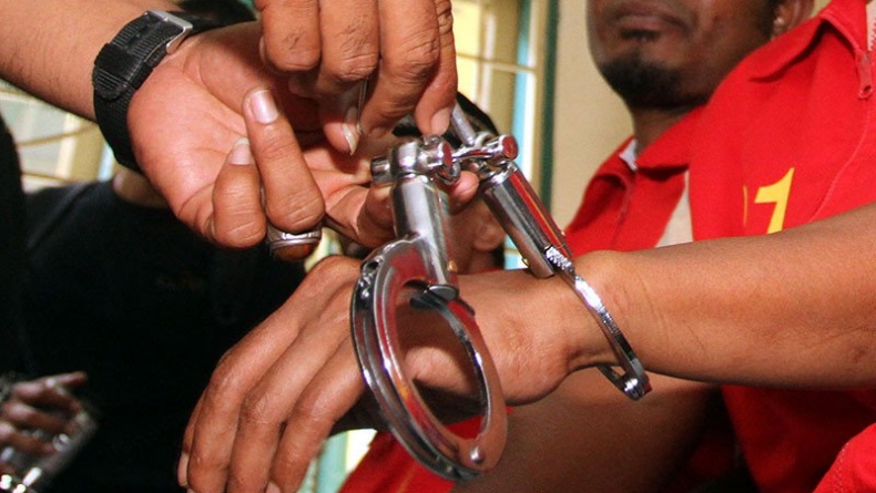 Diduga Oral Seks di Mobil, Pasangan Homo Ditangkap Petugas Polrestabes Palembang
