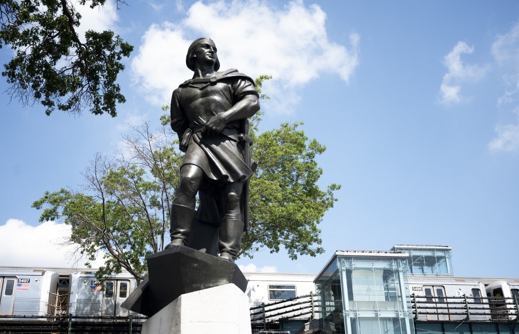 Dua Patung Christopher Columbus Dibongkar di Taman Kota Chicago