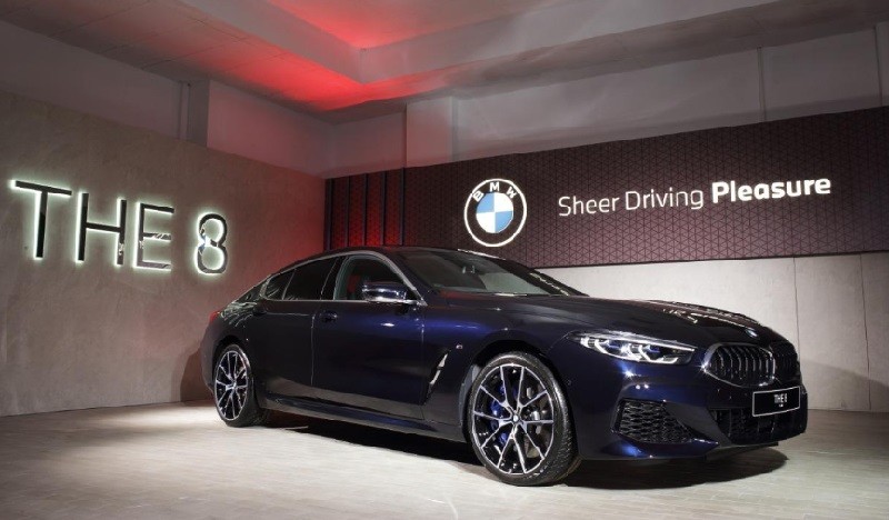 Mengintip Teknologi 2 Mobil BMW Seri 8 Seharga Rp2,4 Miliar