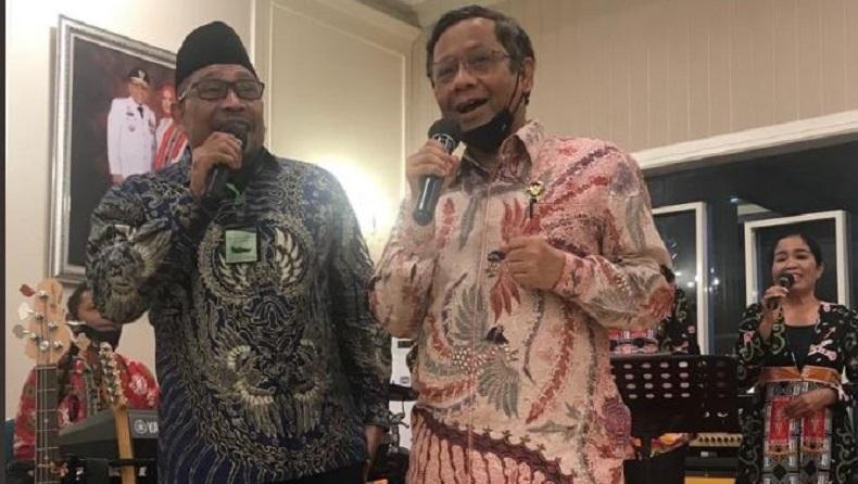 Usai Temui Tokoh di Ambon, Menkopolhukam Mahfud Bernyanyi di Rumah Gubernur Maluku