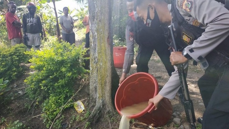 Dilaporkan Warga, 4 Perempuan Peracik Miras Ballo di Jayawijaya Diamankan Polisi