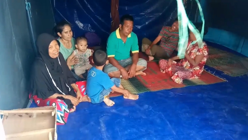 Derita Pengungsi Banjir Wajo, Kedinginan saat Malam hingga Anak-Anak Sakit Diare