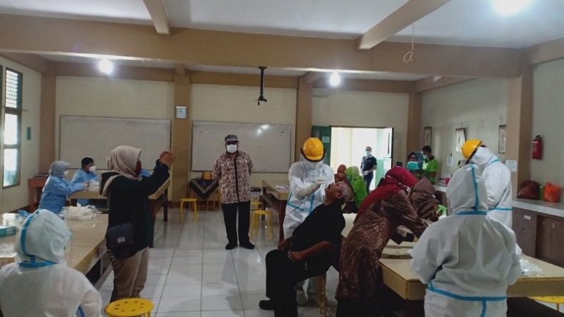 KBM Tatap Muka Akan Diaktifkan, Ratusan Guru dan Staf Sekolah di Kalbar Swab Test