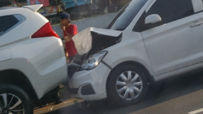Kecelakaan di Tol JORR Arah Pasar Minggu, Bagian Depan Kendaraan Ringsek