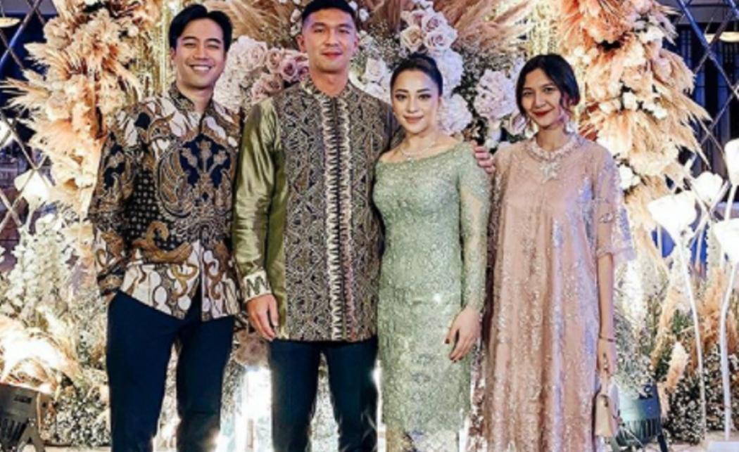 Cantiknya Nikita Willy Berkebaya Hijau saat Dilamar Indra Priawan