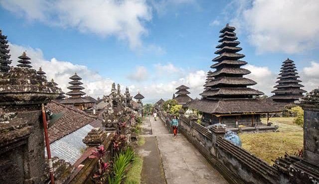 Airlangga dan Luhut Percaya Stimulus Ekonomi Bisa Bangkitkan Pariwisata di Bali