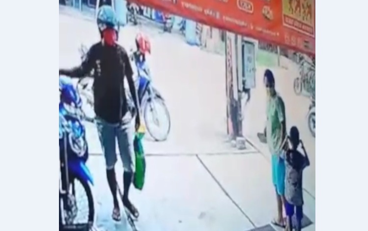 Pura-Pura Beli Kuitansi, Pria Berhelm Bawa Kabur Kotak Amal di Medan