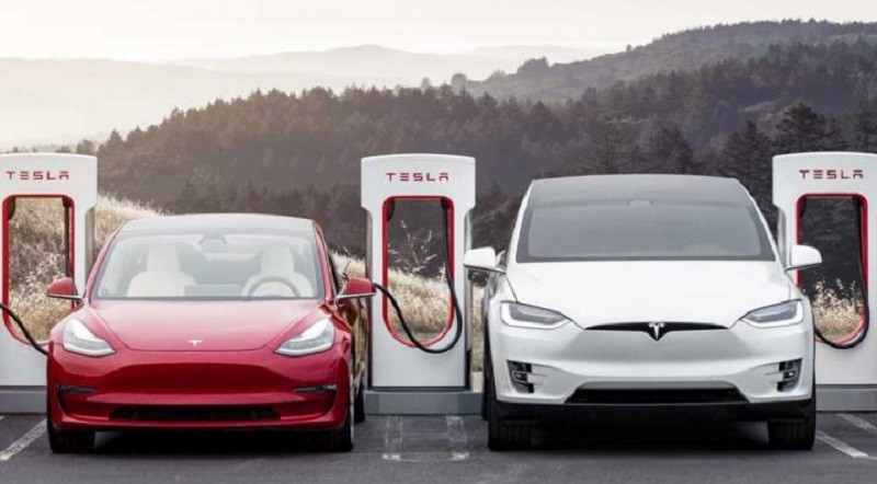 Luhut Pede Tesla, BYD dan Pemain Besar Mobil Listrik Bakal Masuk ke Indonesia