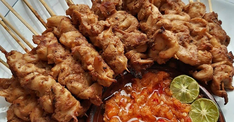 Mencicipi Sate Jamur Tiram Bambu, Enak Pakai Bumbu Kacang