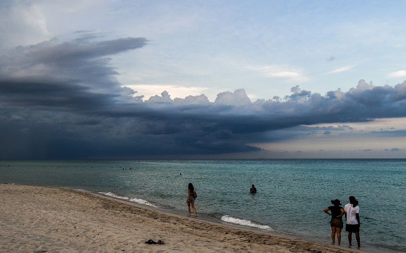 Florida Terpaksa Tutup Fasilitas Covid-19 Bersiap Hadapi Terjangan Badai Tropis