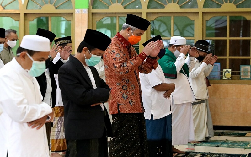 Ganjar Pilih Salat Idul Adha di Masjid Kemenag Jateng