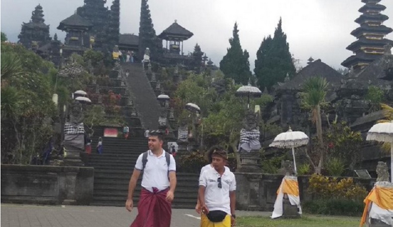 3 Pura Terbesar di Indonesia, Selain Bali Ada di Bogor dan Lombok
