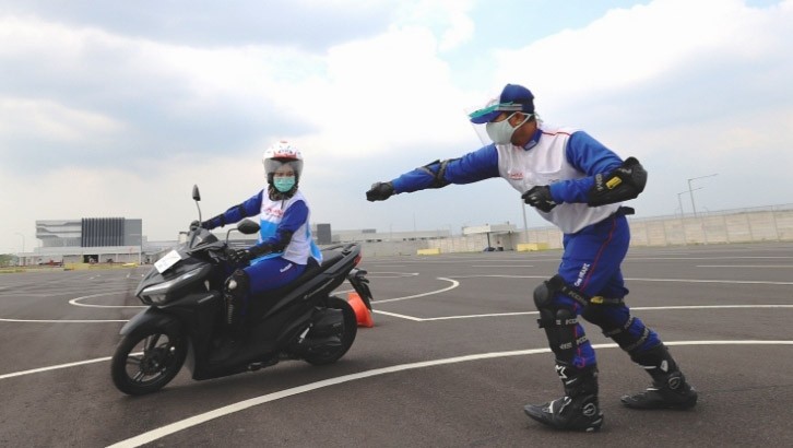 Hindari Kecelakaan, Begini Teknik Kontrol Gas dan Pengereman Motor yang Benar