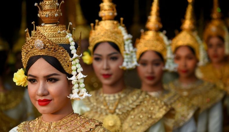 Kamboja Bakal Sahkan UU yang Melarang Perempuan Berpakaian Minim dan Tipis