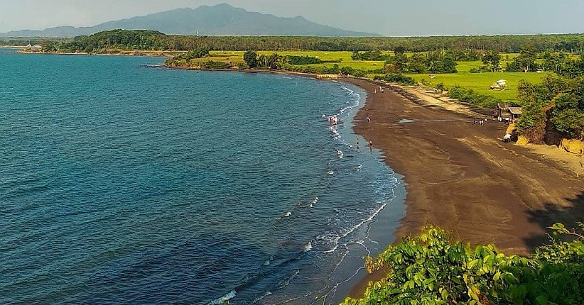 Menikmati Keindahan Pantai Lemah Abang Jepara, Pasirnya Eksotis Kemerahan