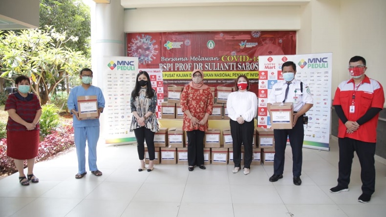 MNC Peduli Bersama Lotte Mart dan Dharma Wanita RSPI Bagikan Bingkisan untuk Petugas Rumah Sakit