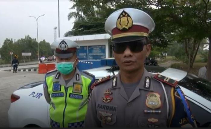 Viral Satu Keluarga Makan di Bahu Jalan Tol Cipali, Polisi Tingkatkan Patroli