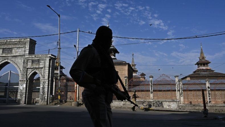 Tentara India Siaga Jelang 1 Tahun Pencabutan Otonomi Kashmir, Berlakukan Jam Malam