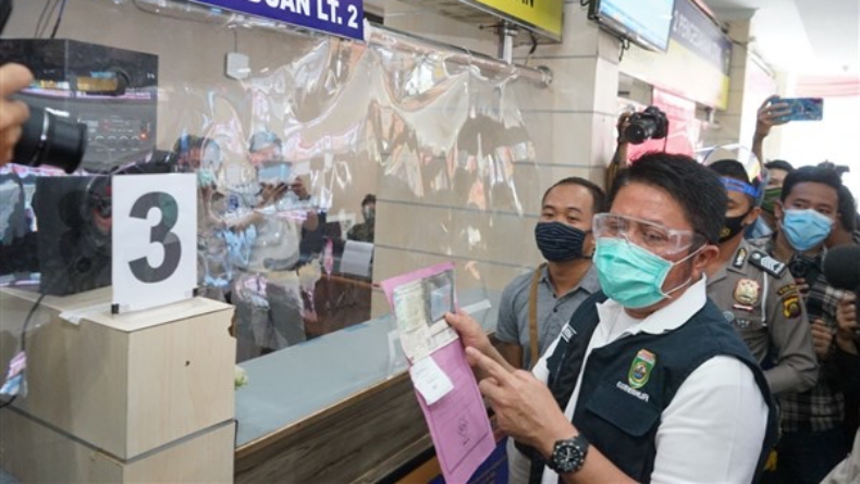Manfaatkan Pemutihan Pajak dari Gubernur Sumsel, Warga Lunasi Pajak yang 3 Tahun Nunggak 