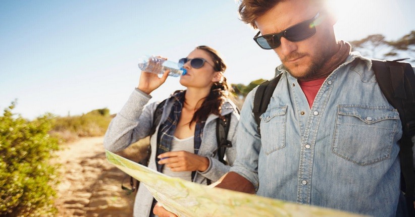 Tips Tetap Sehat saat Liburan, Minum Air Putih hingga Siapkan Camilan