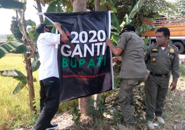 Jelang Pilkada, Spanduk Hastag 2020 Ganti Bupati Bertebaran di Rembang