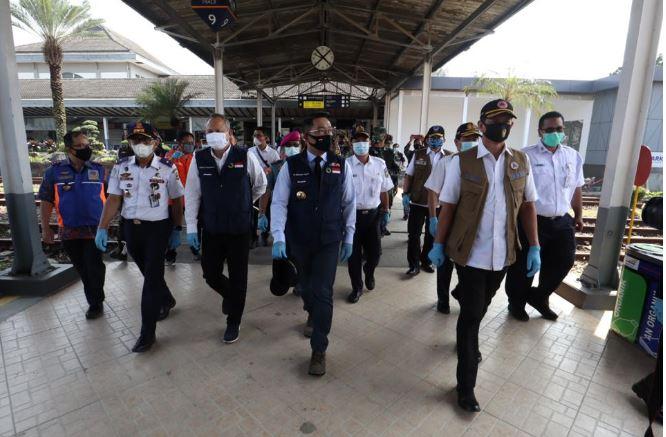 Ridwan Kamil: Pakai Masker Kalau Mau Ekonomi dan Sekolah Berjalan