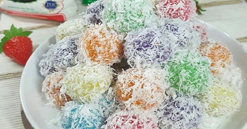 Camilan Legit saat Santai, Lezatnya Rainbow Klepon dengan Taburan Kelapa