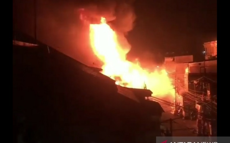 Pasar Timbul Tomang Tinggi Terbakar, Lurah: 190 Kios Dilalap Api