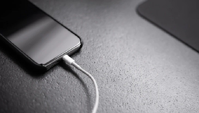 Patut Disimak, Begini Cara Mengisi Daya Ponsel yang Baik