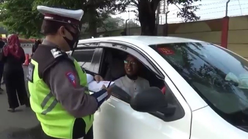 Pantauan Ganjil Genap di Jaktim, Pelanggaran Didominasi Kendaraan dari Luar Jakarta