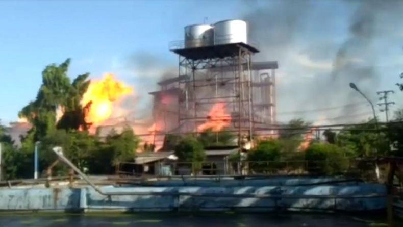 Pabrik Bioetanol di Mojokerto Meledak dan Terbakar, 1 Orang Tewas dan 10 Terluka