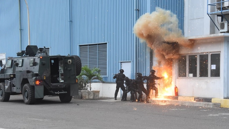 Koopssus TNI Simulasi Tanggulangi Teroris Pembawa Senjata Biologi
