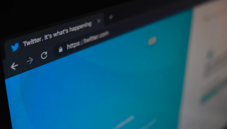 Twitter Uji Terjemahan Otomatis untuk Tweet