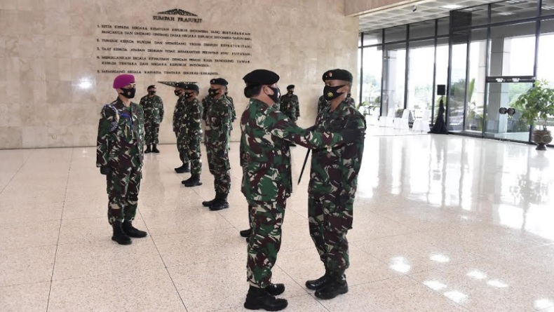 Panglima TNI Beri Penghargaan Prajurit Raider Penjaga Perbatasan RI-Papua Nugini