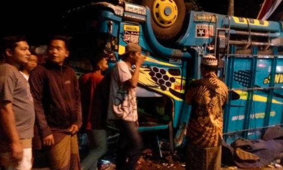 Kecelakaan Beruntun di Jember, Truk Fuso Tabrak 6 Motor, 8 Orang Tewas