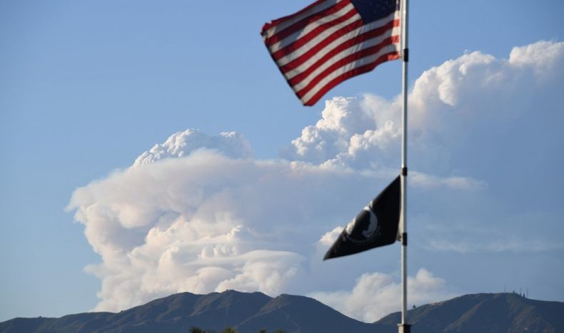 Kebakaran Lahan Landa Los Angeles, Ribuan Orang Dievakuasi