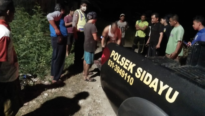 Ketahuan Curi Motor, Maling di Gresik Diikat dan Dihajar Massa