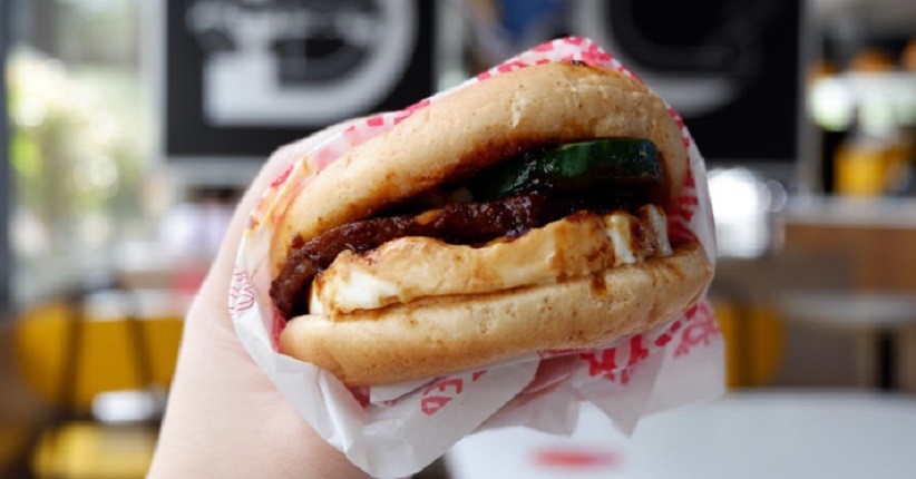 Mencicipi Menu Kemerdekaan, Unik Ada Burger Nasi Goreng hingga Kentang Gulai